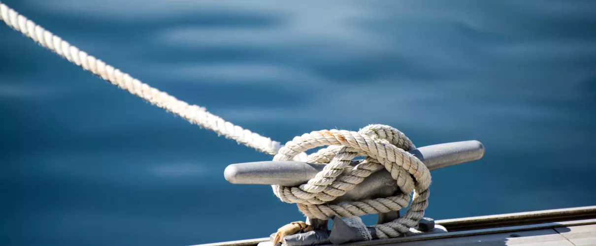 Image showcasing 2 Easy Hitch Knots for First-Time Boaters - Superior Boat Repair